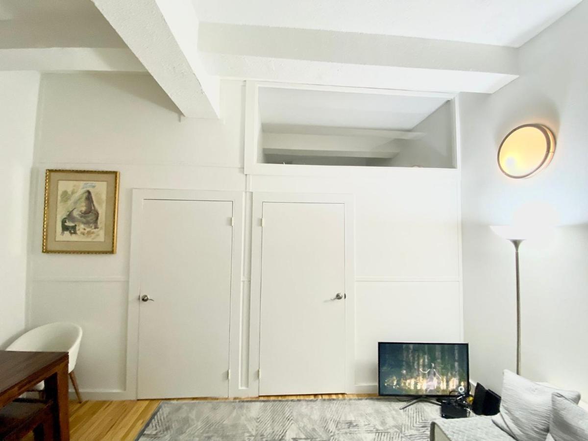 Luxury Apartments Next To Times Square Нью-Йорк Екстер'єр фото