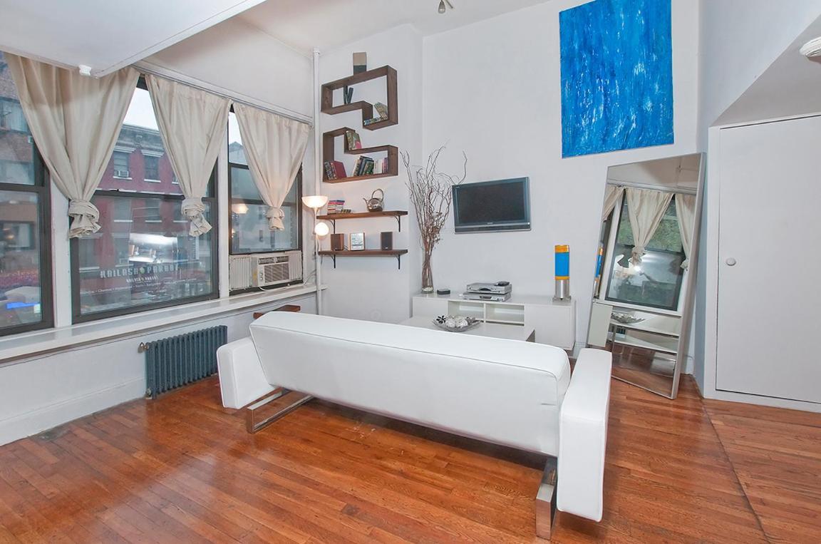 Luxury Apartments Next To Times Square Нью-Йорк Екстер'єр фото